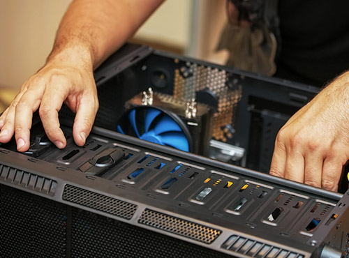 Äänenvaimennus PC:ssä/tietokoneessa Jälkiasennus kannattaa: Hiljaisemmat osat ja äänenvaimennus vähentävät tietokoneen tai PC:n ääniä.
