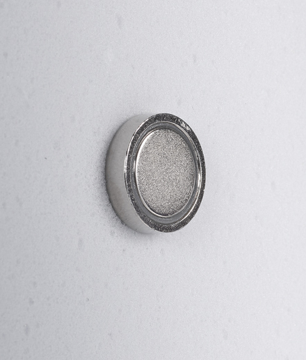 Helppo asennus magneettikiinnityksellä